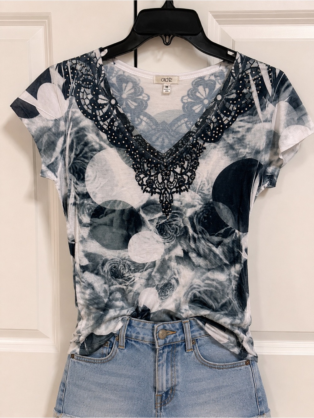Cache Black & White Short-Sleeve V-Neck Printed Top